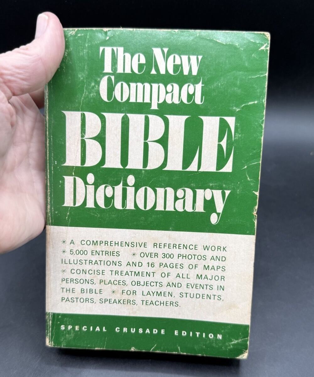 The New Compact Bible Dictionary Paperback Book by T. Alton Bryant 1967